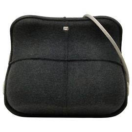 Bolso de hombro Chanel de fieltro gris