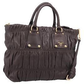 Sac à main froncé PRADA en cuir 2 voies Dark Brown Gold Auth BA16047A