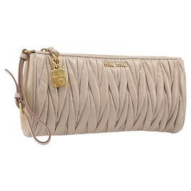Pouch Miu Miu Matelassé in pelle Beige Gold Auth 205354V