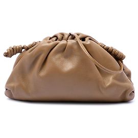 Bottega Veneta The Mini Pouch Crossbody in pelle d'agnello Brown