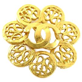 Broche fleur Chanel CC plaquée or doré