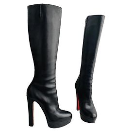 Botas altas Christian Louboutin de couro preto com plataforma