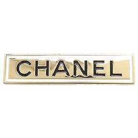 Chanel Brosche mit vergoldeter Logo-Plakette Gold