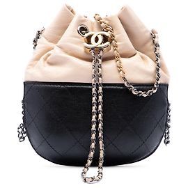 Sac seau Gabrielle Chanel Beige Small Bicolor en veau matelassé