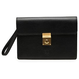 Clutch de solapa Anagram en piel texturizada negra LOEWE