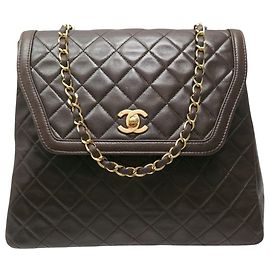 BOLSA DE MÃO VINTAGE CHANEL TRAPEZE LOGO CC COURO MATELASSÉ COM ALÇA