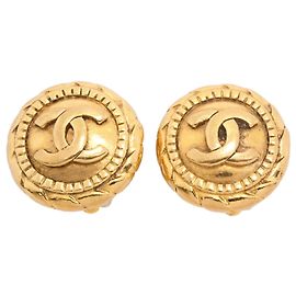 Pendientes de clip Chanel chapados en oro