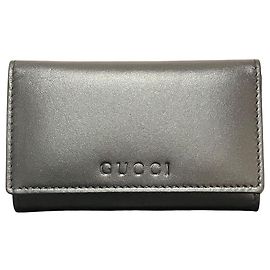 Porta-chaves Gucci em couro preto