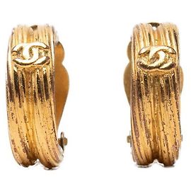 Brincos de argola vintage Chanel Coco Mark 93P banhados a ouro