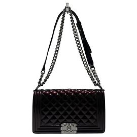 Bolso Chanel Boy Flap en piel charol marrón