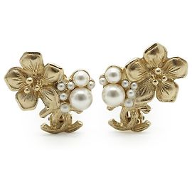 Chanel Brincos de pressão CC Camellia Flower em pérolas sintéticas GP