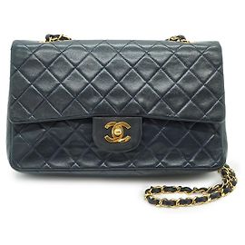 Chanel Bolso de hombro con cadena Double Flap Matelassé 25 en piel de cordero