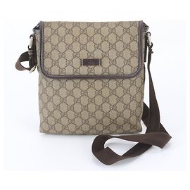 Bolsa de Ombro Gucci GG Supreme em Couro