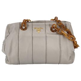 Prada Sac à épaule en cuir Light Taupe avec poignées en chaîne en résine Orange Tortoise