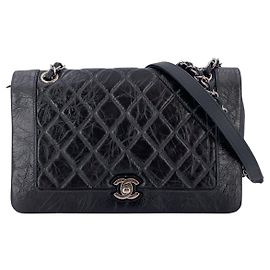 Chanel Bolsa Crossbody com Aba 2018 em Couro Bi-Quilted Envelhecido Preto