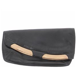 Jimmy Choo Clutch de cuero negro y detalles dorados