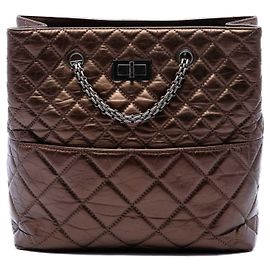 Sac Chanel Reissue 2.55 en cuir de veau vieilli métallisé matelassé marron