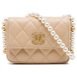 Portacarte con catena Chanel Beige Quilted Lambskin About Pearls