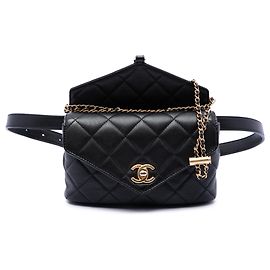 Bolsa de cintura com aba chic e corrente Chanel em couro de bezerro matelassé preto