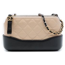 Clutch Gabrielle con doppia zip e catena Chanel in vitello invecchiato bicolore beige