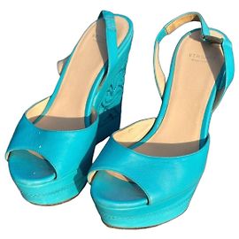 Sandalias de cuña Versace en cuero azul