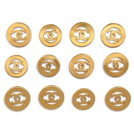 NUEVO VINTAGE LOTE DE 12 BOTONES CHANEL LOGO CC CALADOS DORADOS 20MM GOLDEN BUTTONS