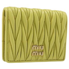Carteira Miu Miu Matelassé em couro amarelo tom dourado Auth 206670M