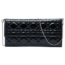 Dior Cannage Clutch aus Lackleder in Schwarz mit Kettenriemen
