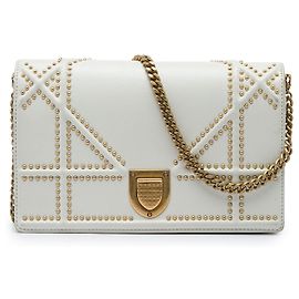 Bolsa Tiracolo Diorama em Pele de Bezerro com Tachas Branca Dior