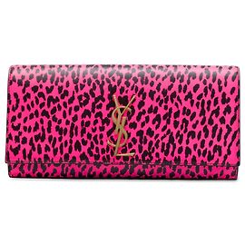 Autre Marque Clutch Saint Laurent de piel rosa con estampado de leopardo y monograma Cassandre
