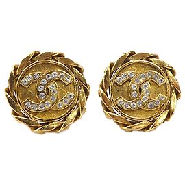 Brincos de pressão redondos Chanel CC banhados a ouro e strass
