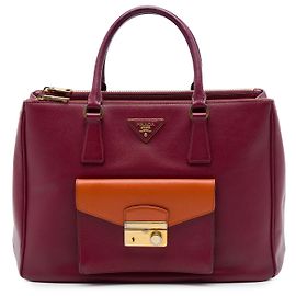 Bolso Prada Bicolor Saffiano Lux Galleria rojo con doble bolsillo frontal con cremallera