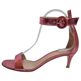 Gianvito Rossi Metallic Pink Leather Ankle Strap Kitten Heels