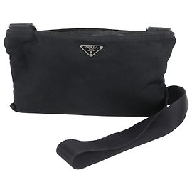 Bolso de hombro Prada en nylon Tessuto con logotipo triangular de cuero