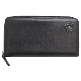 Cartera larga Chanel de piel negra