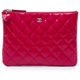 Chanel Pochette Clutch O Case Valentine Hearts en cuir verni matelassé Rose Small