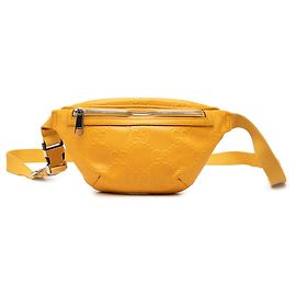Borsa cintura Gucci in pelle di vitello traforata con goffratura GG gialla