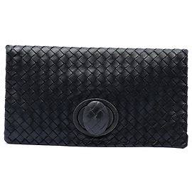 Bottega Veneta Clutch aus schwarzem Nappa Intrecciato mit Turn-Lock-Verschluss