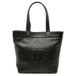 Sac Tote Chanel CC Perfurado em Pele de Cordeiro Preta