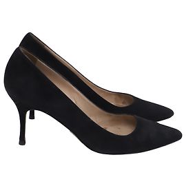 Manolo Blahnik Pumps mit spitzer Kappe aus schwarzem Wildleder
