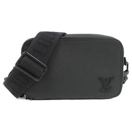 Louis Vuitton LV Aerogram Alpha Wearable Wallet Sac à épaule en cuir de veau