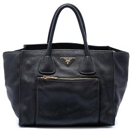 Bolso tote convertible abierto Prada en Vitello Daino negro con bolsillo frontal