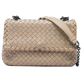 Bottega Veneta Borsa Crossbody Olimpia in Baby Nappa Intrecciato Beige