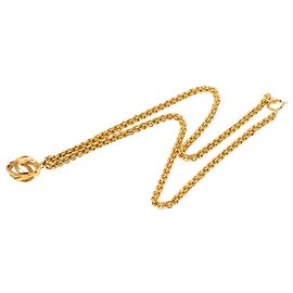 Collar con colgante Chanel Gold CC chapado en oro