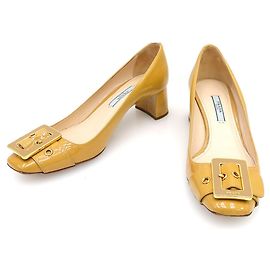 Prada Décolleté in pelle verniciata gialla con tacco largo