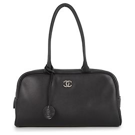 Sac à épaule Chanel en cuir de veau noir