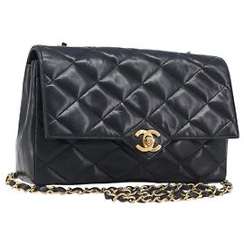 CHANEL Matelassé Schultertasche mit Kette aus Lammleder Schwarz Goldfarben CC