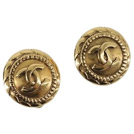Chanel Vintage CC Round Clip-On Metal Small