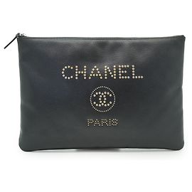 Chanel Clutch CC Studded Deauville O-Case in pelle caviar