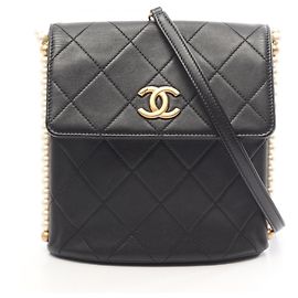 Bolsa de Ombro Chanel Matelassé com Pérolas Artificiais